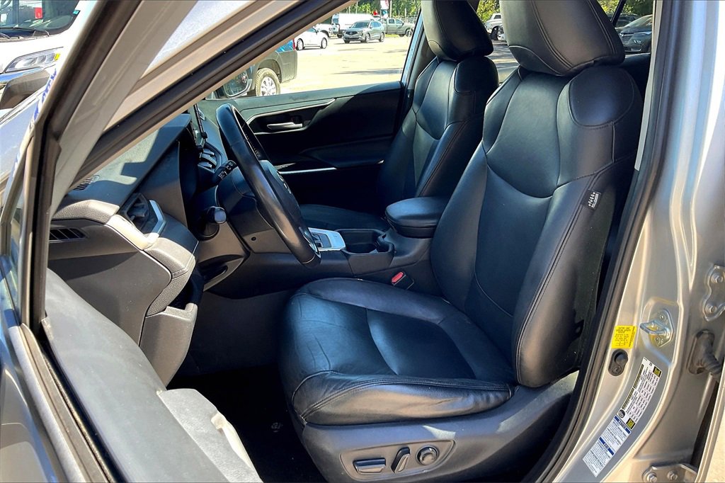 Used 2019 Toyota RAV4 XLE image 25