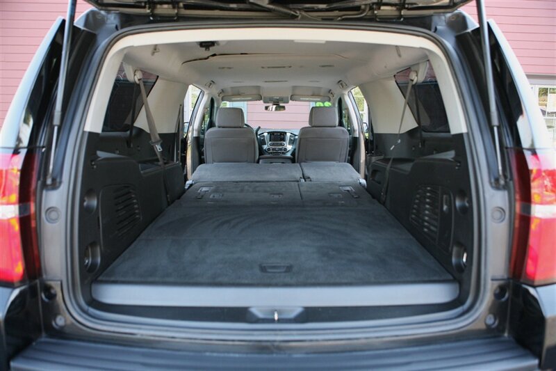 Used 2020 Chevrolet Suburban LS RWD image 17