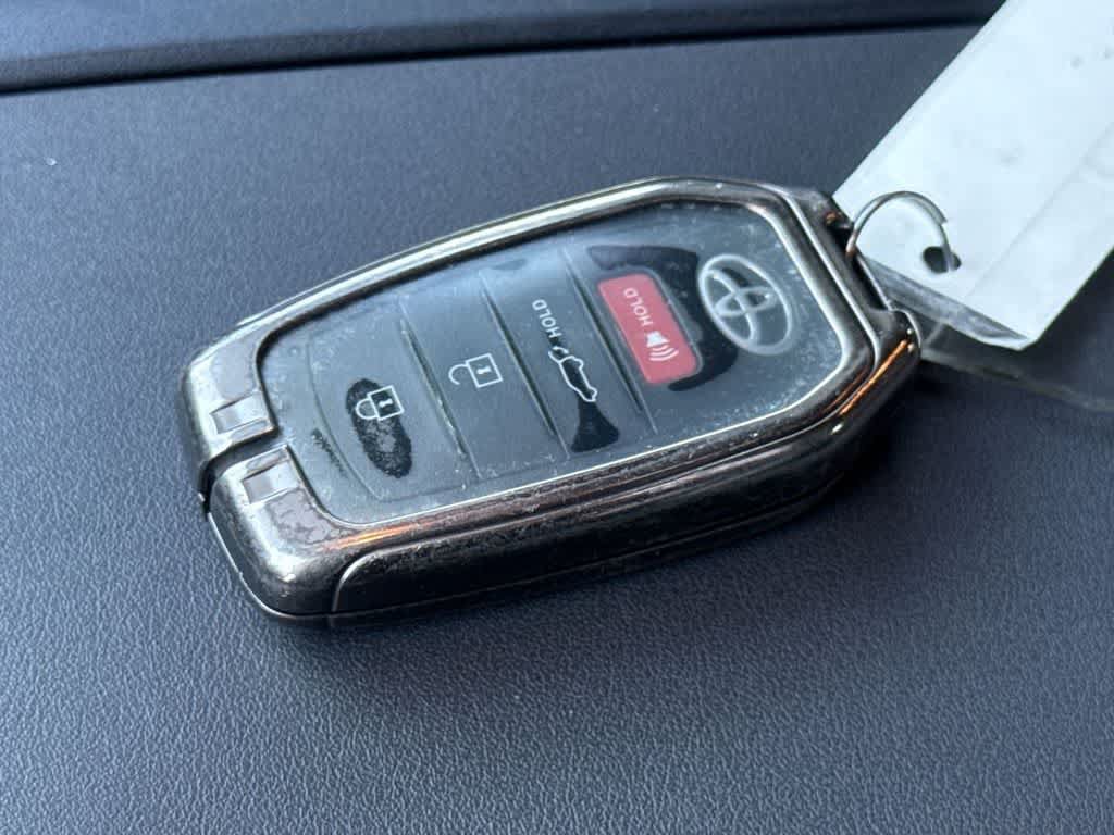 Used 2024 Toyota Highlander XSE FWD image 28