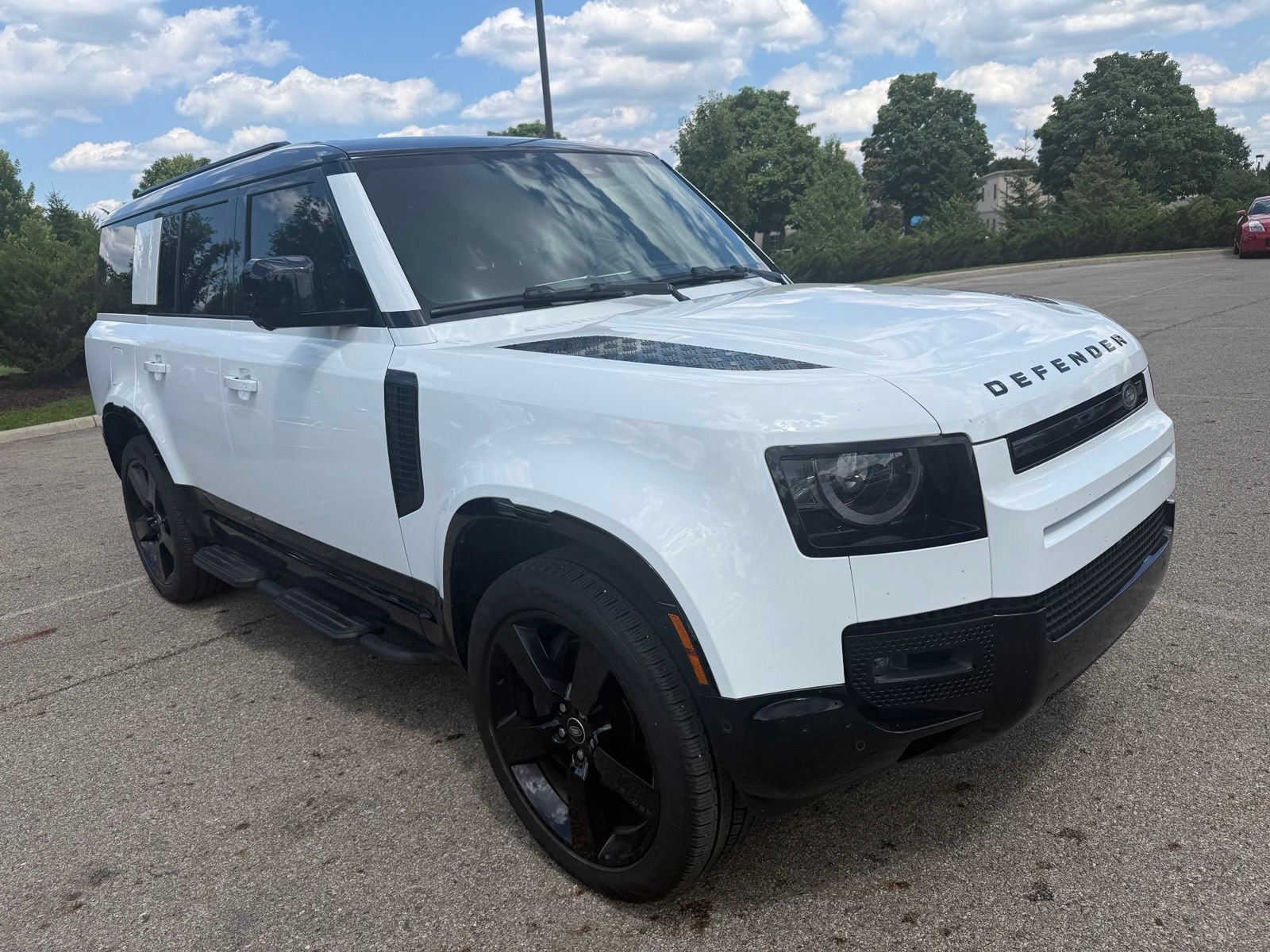 Used 2025 Land Rover Defender 130 X-Dynamic SE AWD/4WD image 3