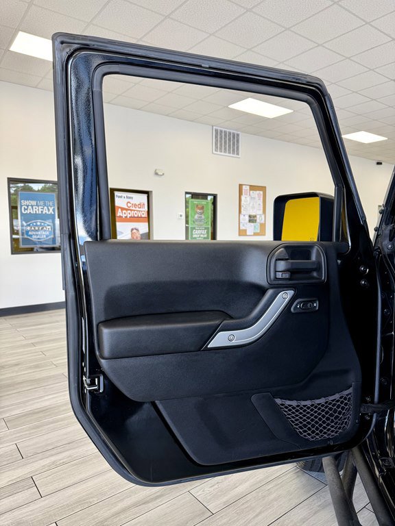 Used 2016 Jeep Wrangler Unlimited Sahara w/ Connectivity Group AWD/4WD image 14