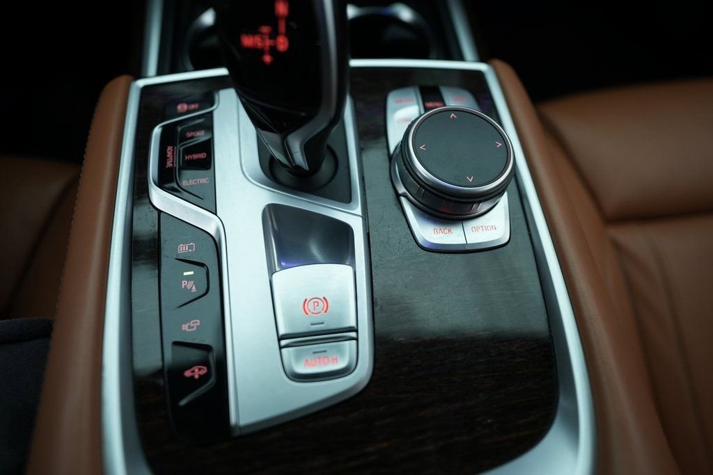 Used 2022 BMW 745e xDrive w/ M Sport Package image 54