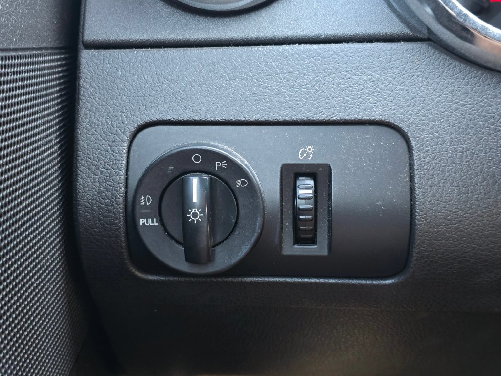 Used 2006 Ford Mustang GT Premium RWD image 7
