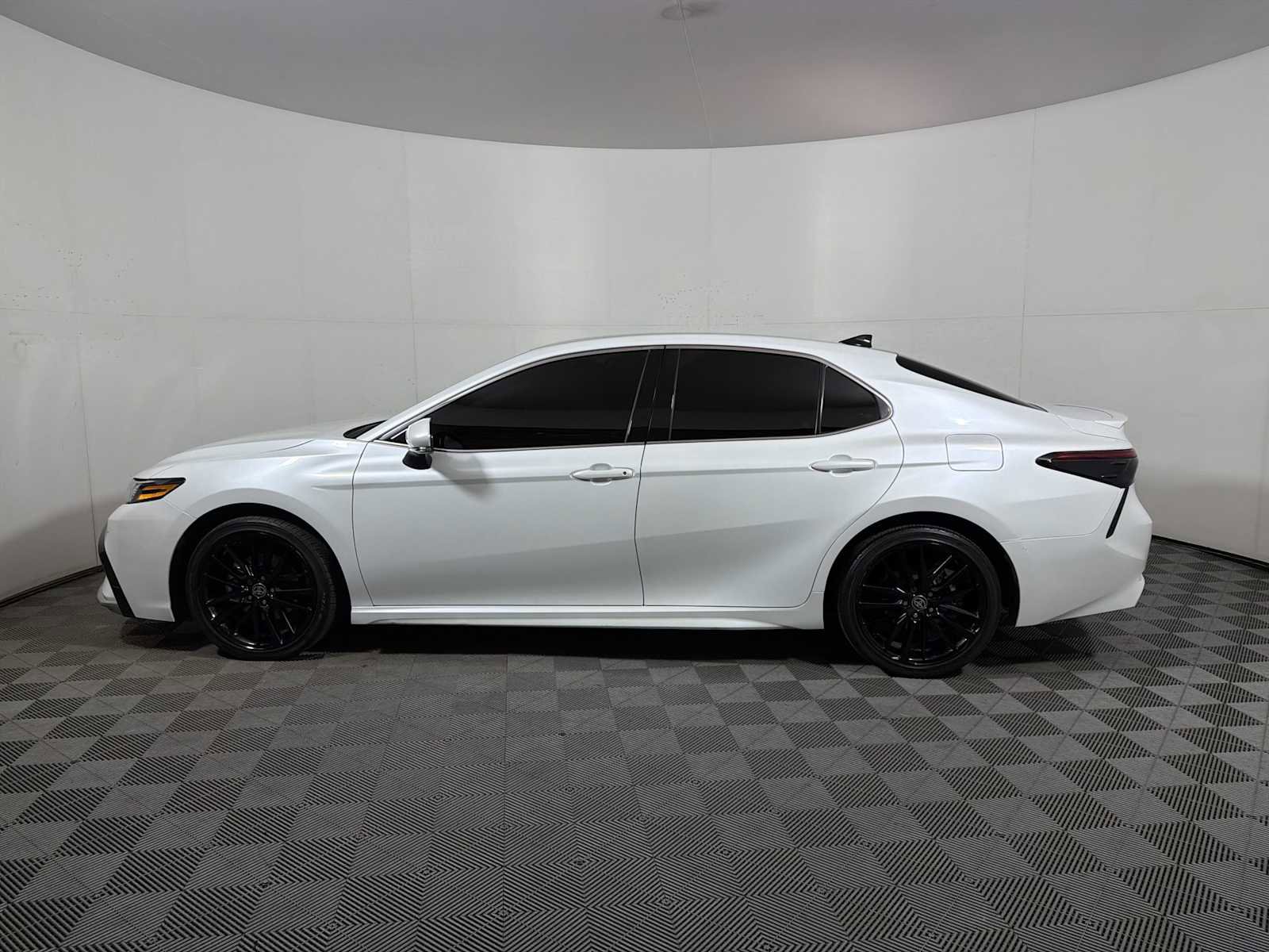 Used 2023 Toyota Camry XSE image 4