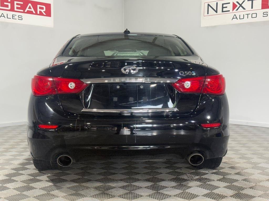 Used 2014 INFINITI Q50 Hybrid w/ Deluxe Technology Package RWD image 8