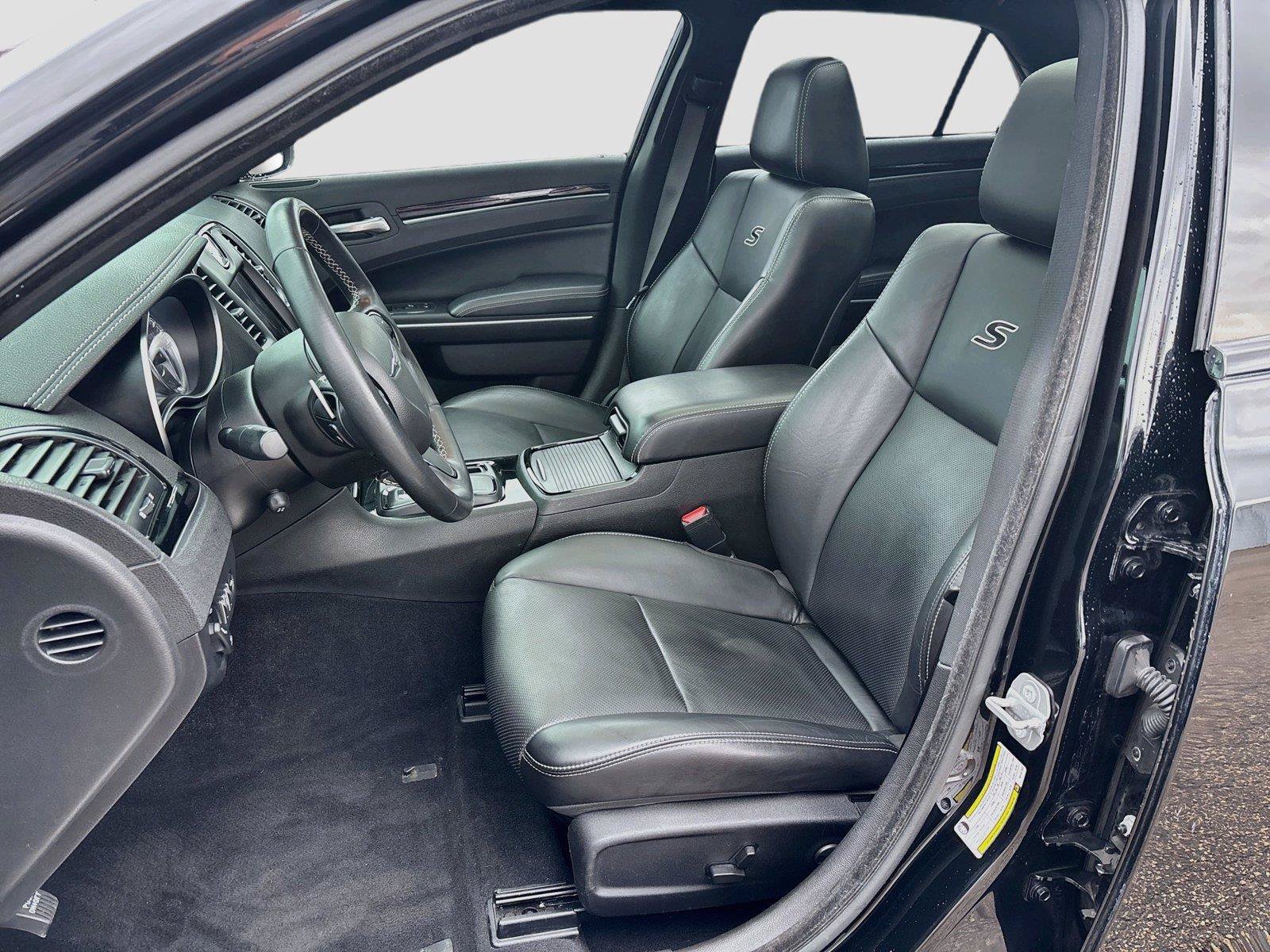 Used 2022 Chrysler 300 S w/ Comfort Group RWD image 5