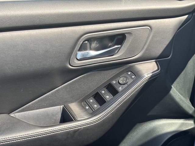 Used 2025 Nissan Rogue SV FWD image 26