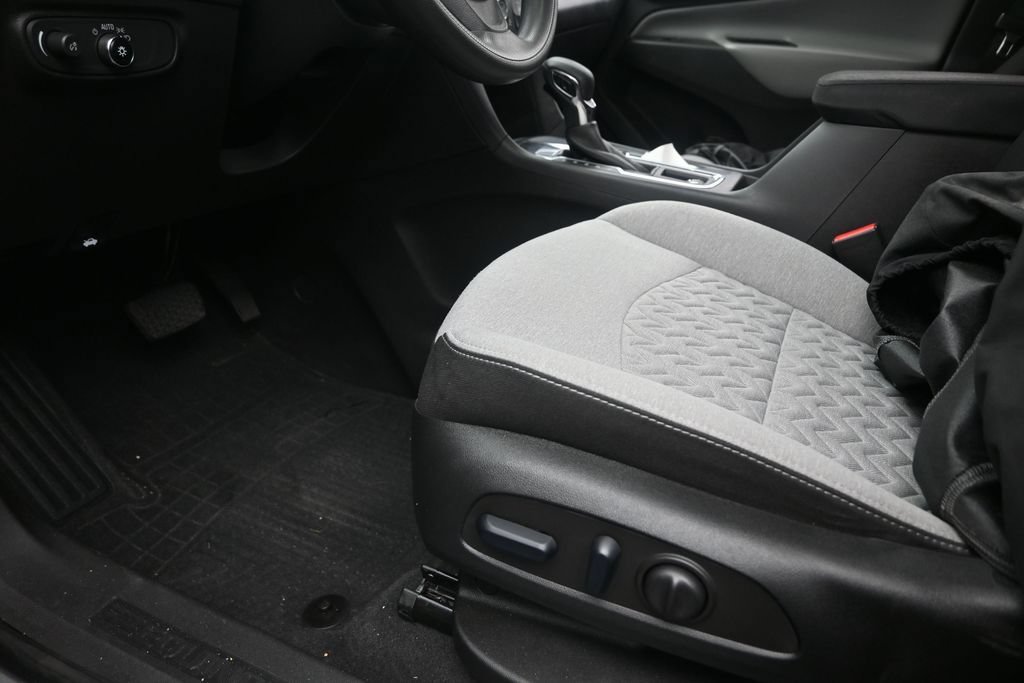 Used 2023 Chevrolet Equinox LS w/ LS Convenience Package FWD image 15
