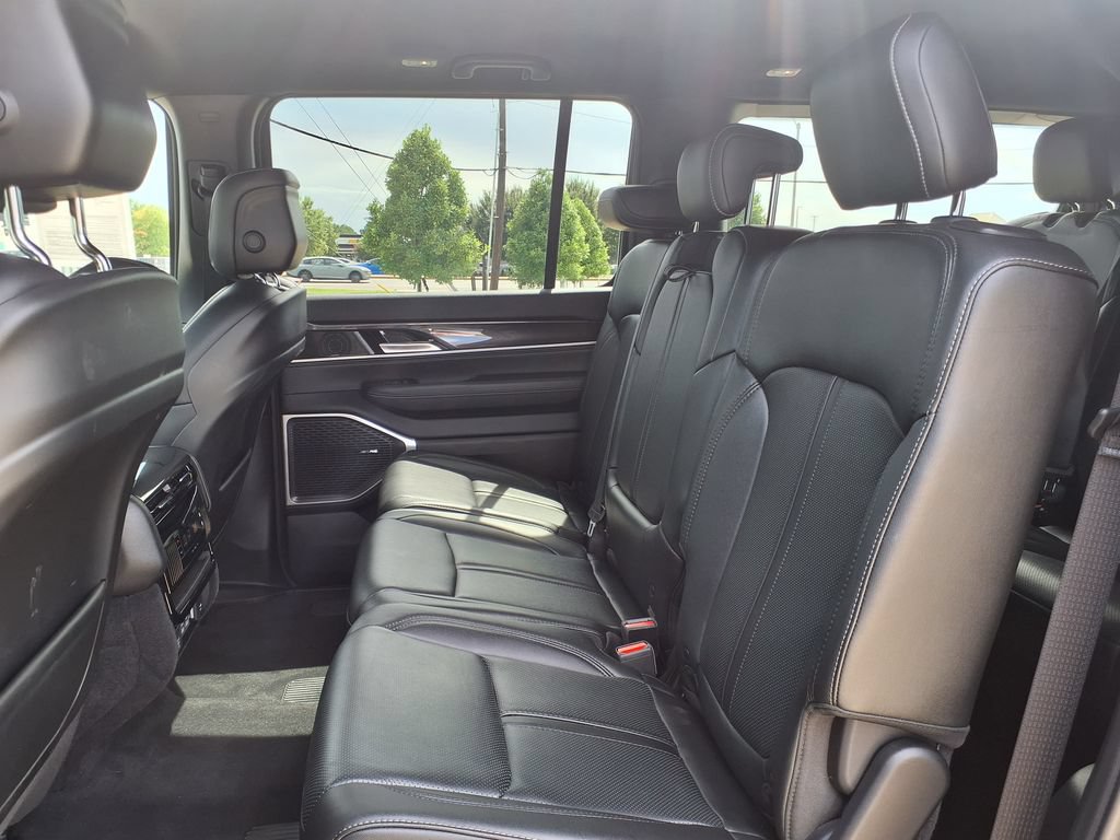 Used 2024 Jeep Wagoneer 4WD image 19