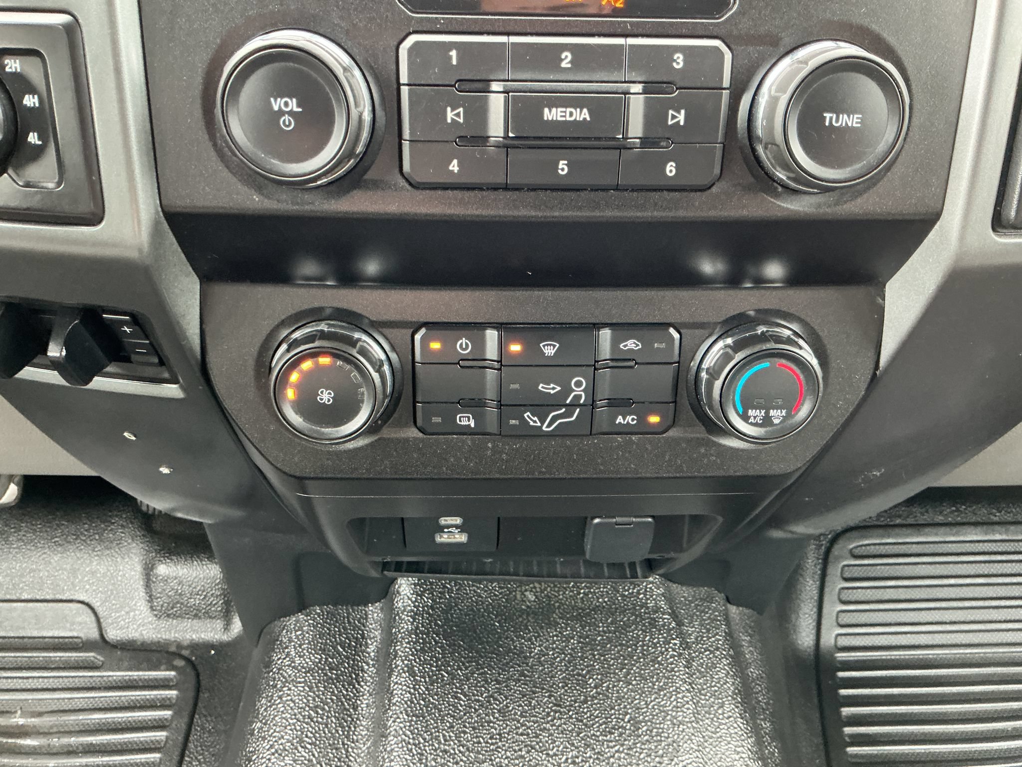 Used 2021 Ford F250 XLT w/ FX4 Off-Road Package AWD/4WD image 22