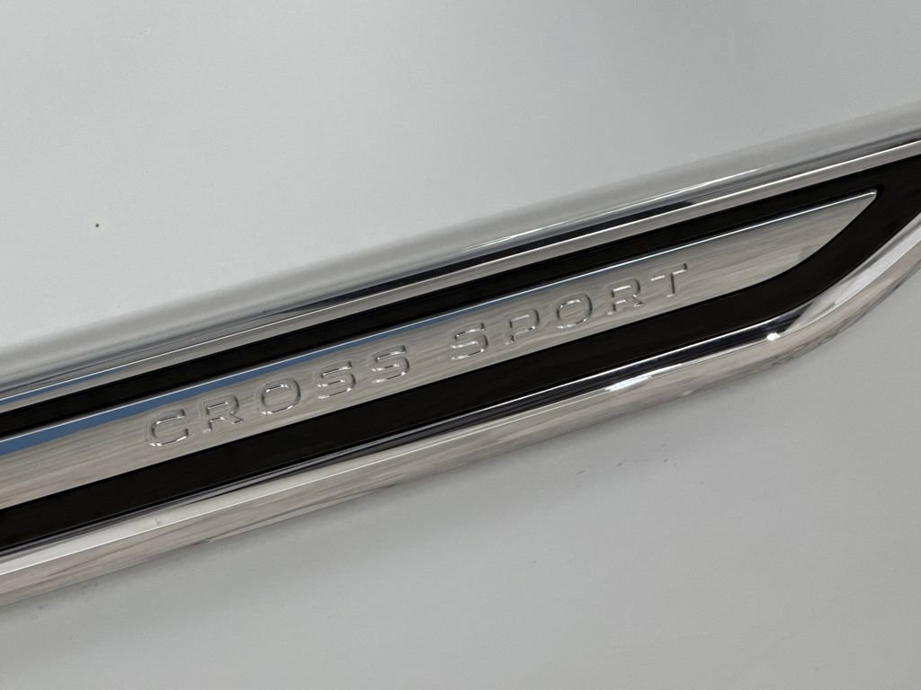 Used 2025 Volkswagen Atlas Cross Sport SE image 31