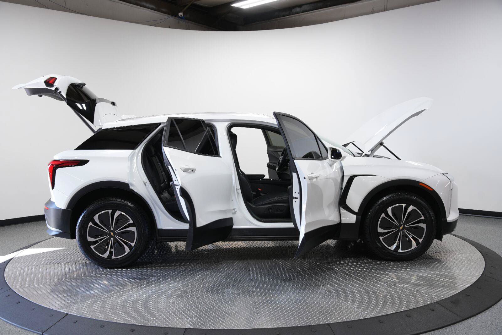 Certified 2024 Chevrolet Blazer EV LT AWD/4WD image 11