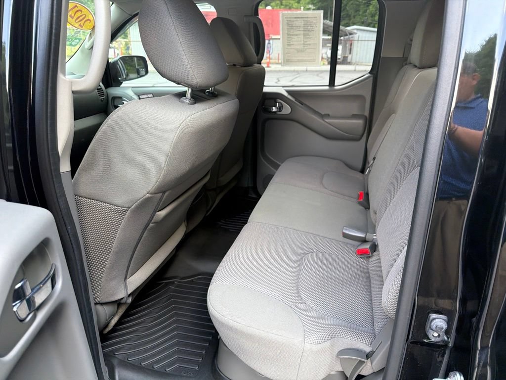 Used 2021 Nissan Frontier SV w/ Midnight Edition Floor Mats AWD/4WD image 12