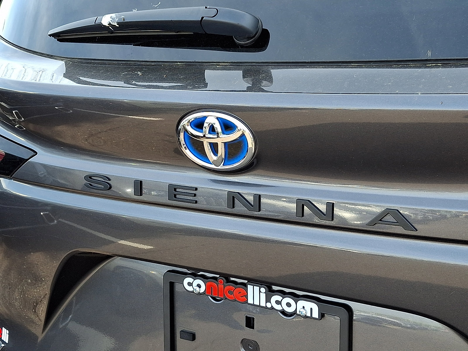 Used 2025 Toyota Sienna LE FWD image 29