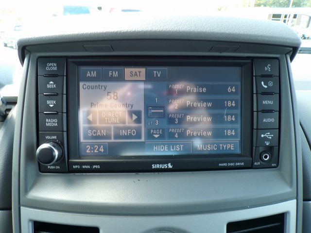 Used 2009 Chrysler Town & Country Touring image 26