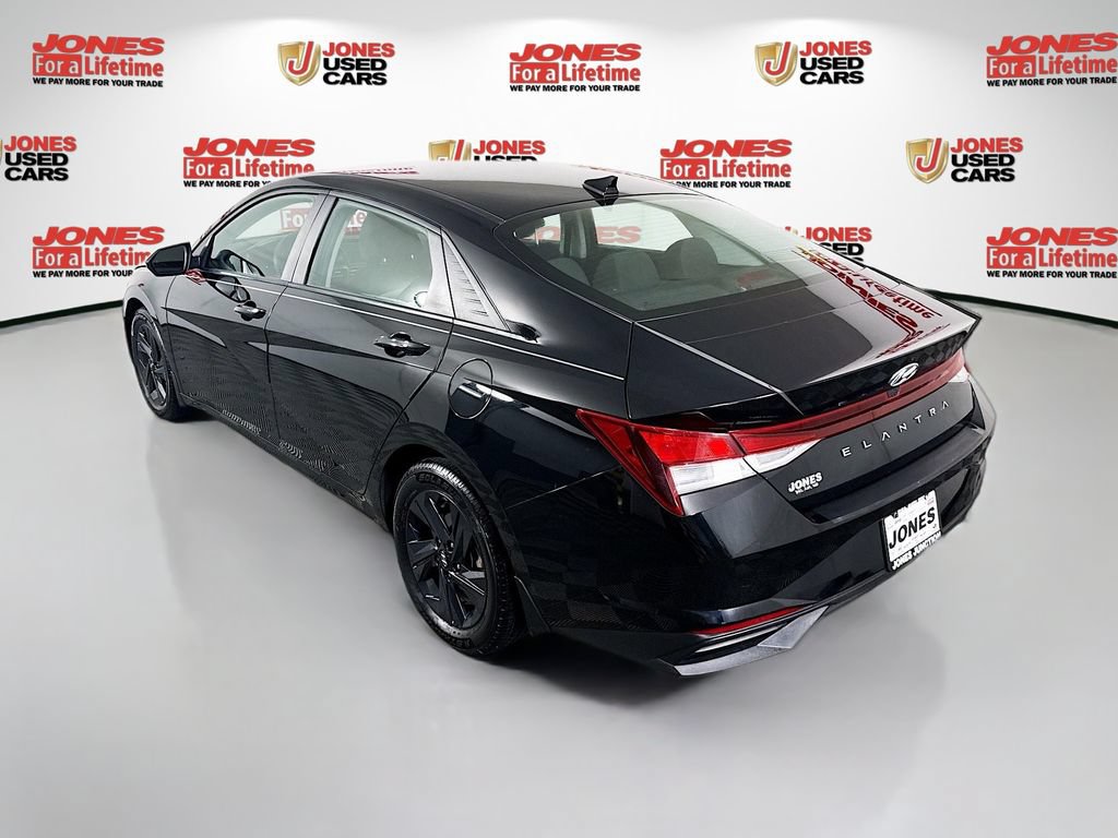 Certified 2022 Hyundai Elantra SEL FWD image 2