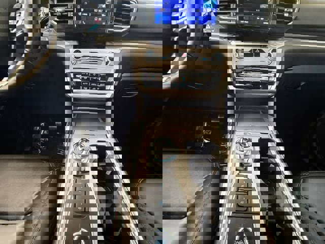 Used 2022 Ford Explorer XLT w/ Equipment Group 202A AWD/4WD image 15