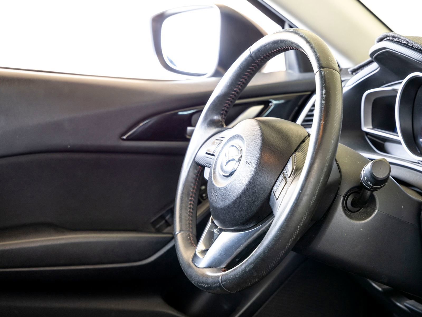 Used 2016 MAZDA MAZDA3 i Touring FWD image 29