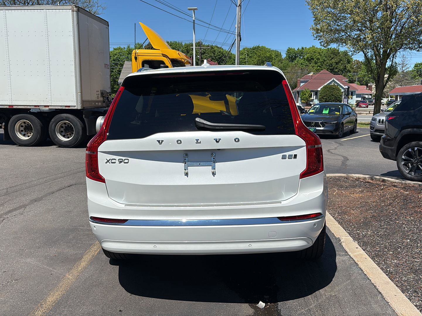 Used 2025 Volvo XC90 B5 Core w/ Climate Package AWD/4WD image 5