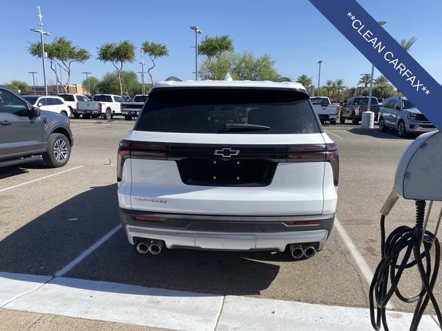 Used 2026 Chevrolet Traverse LT w/ Sun and Wheel Package FWD image 3