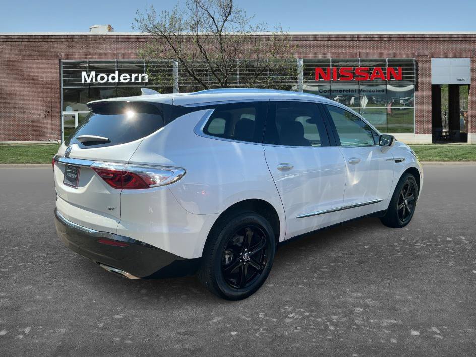 Used 2024 Buick Enclave Essence w/ Experience Buick Package FWD image 4