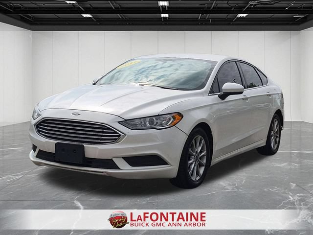 Used 2017 Ford Fusion SE FWD image 1