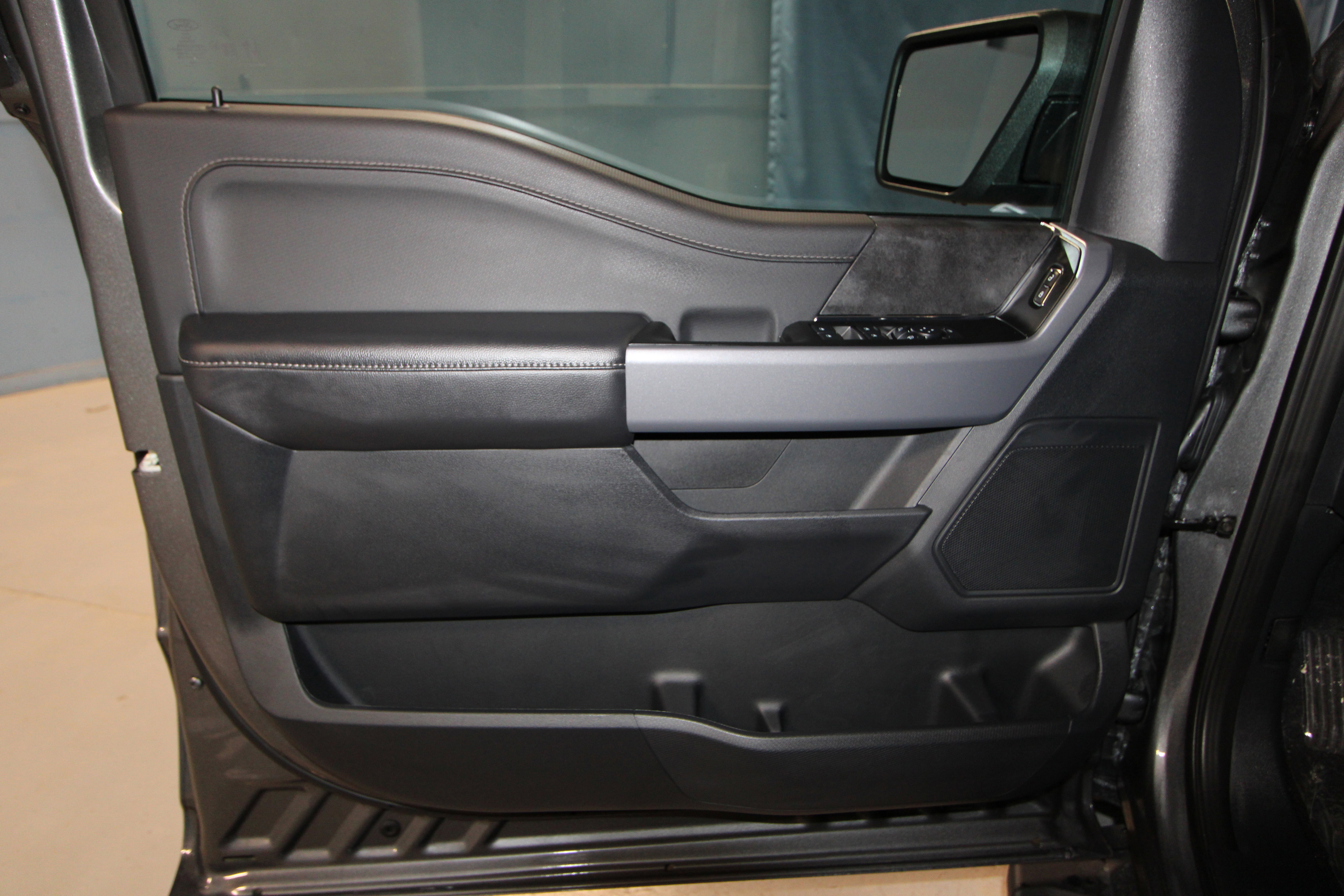 New 2026 Ford F150 XLT w/ Mobile Office Package AWD/4WD image 4