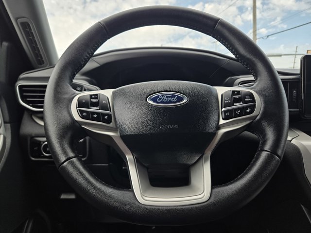 Used 2024 Ford Explorer XLT w/ Equipment Group 202A AWD/4WD image 17