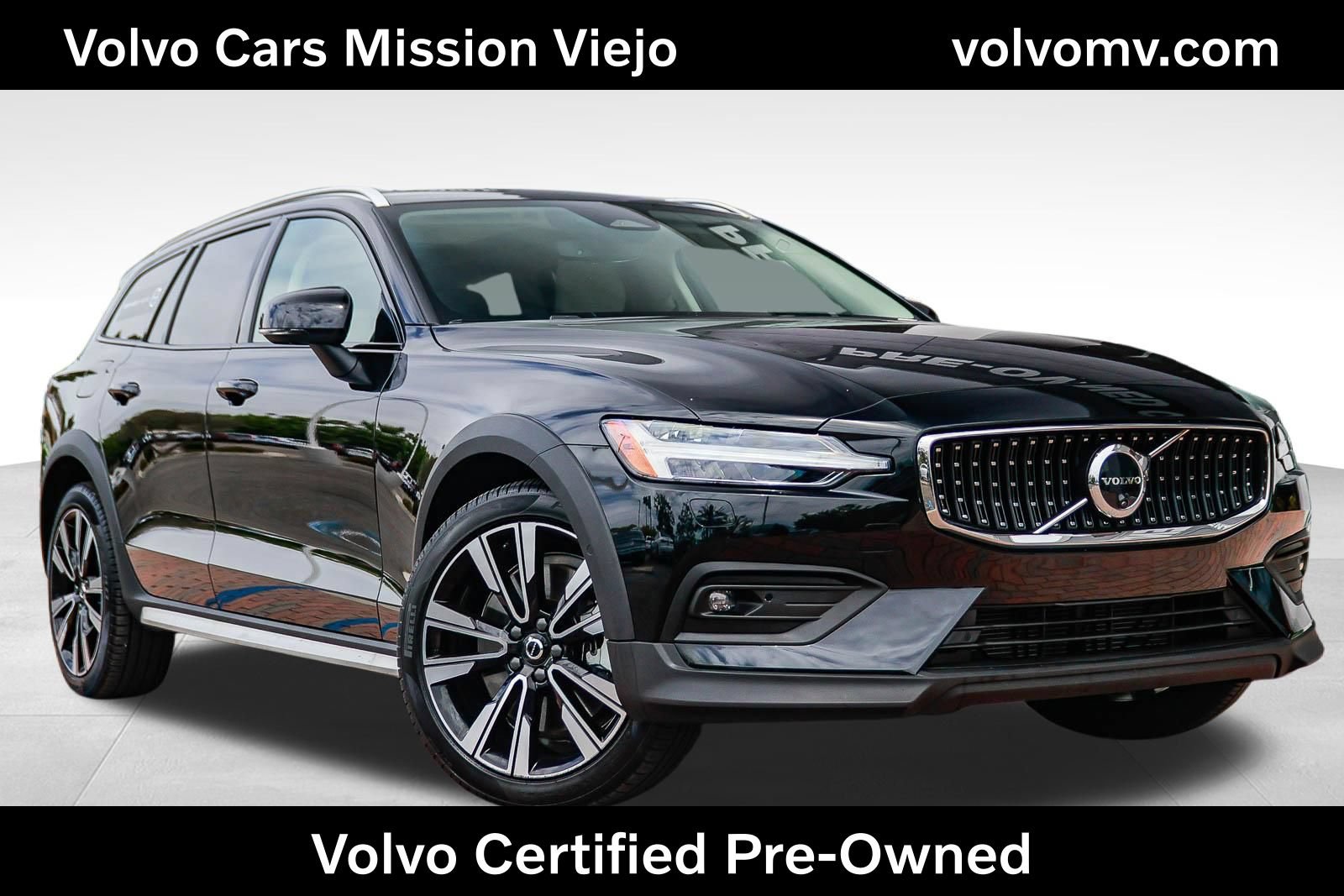 Certified 2026 Volvo V60 B5 Cross Country Ultra w/ Climate Package AWD/4WD image 1