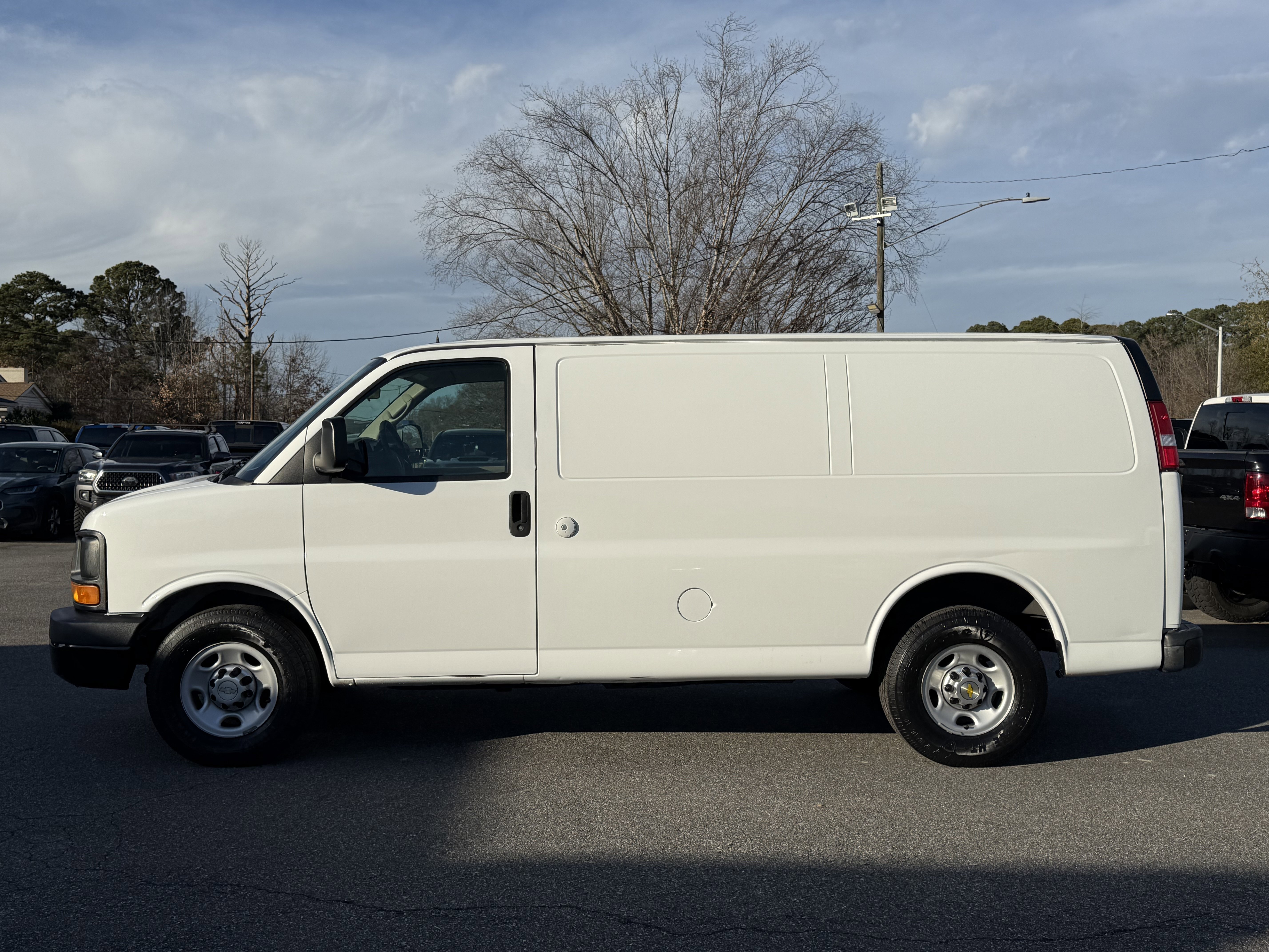 Used 2011 Chevrolet Express 2500 image 13
