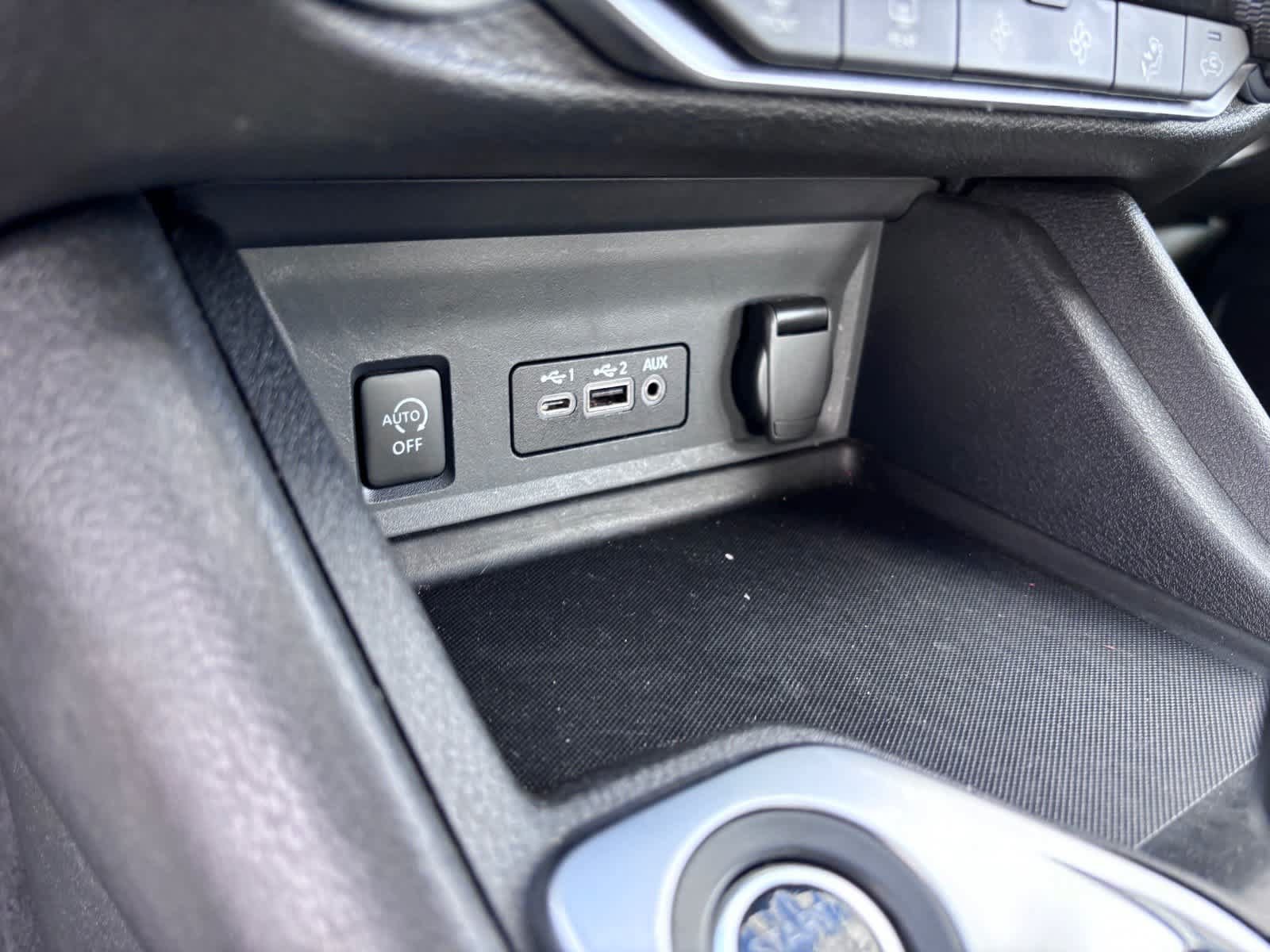 Used 2025 Nissan Sentra SR FWD image 23