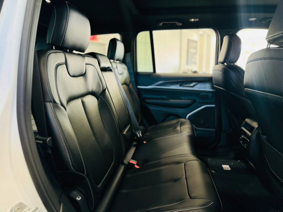 Used 2026 Jeep Grand Cherokee Limited image 22