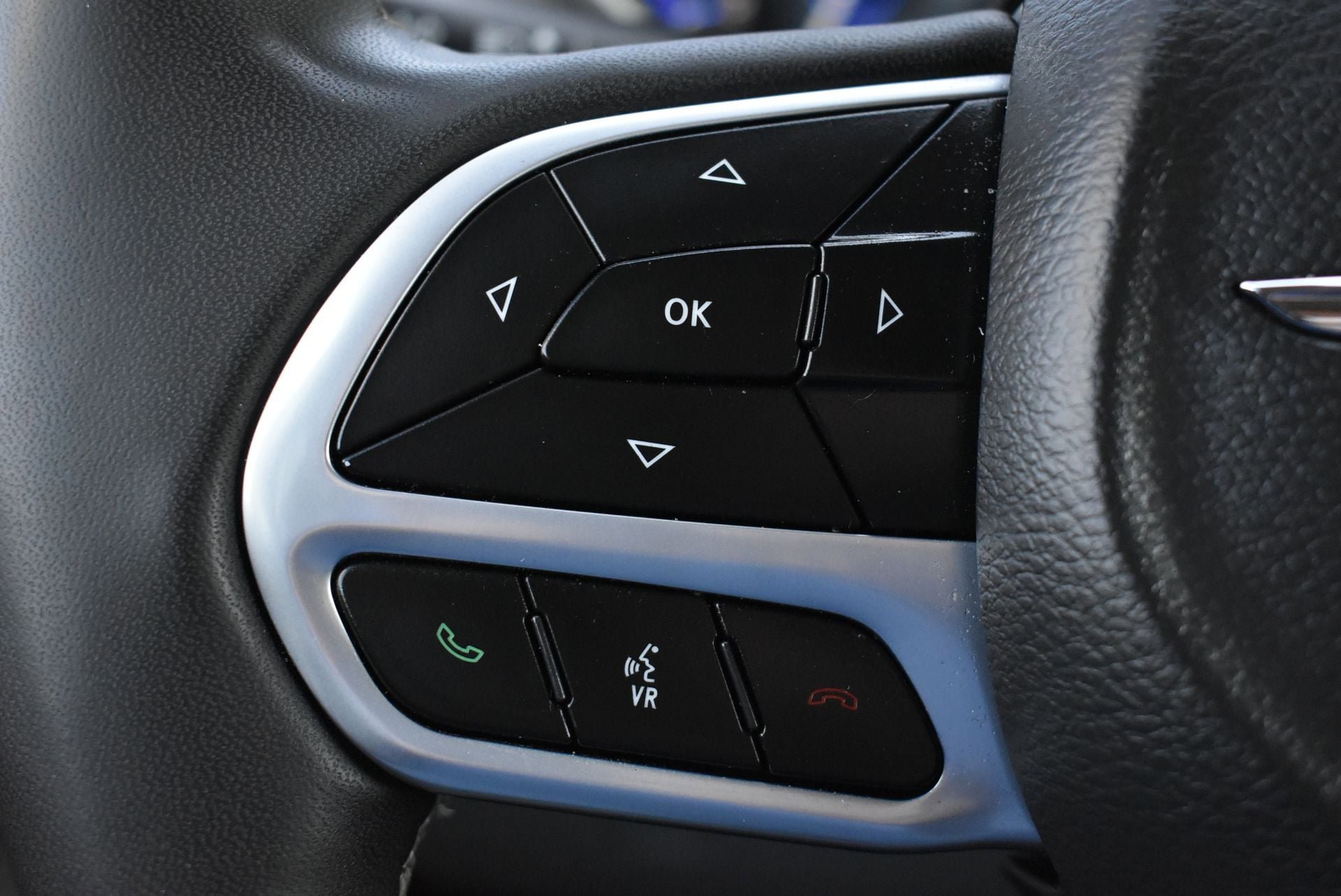 Used 2024 Chrysler Pacifica Touring-L FWD image 21