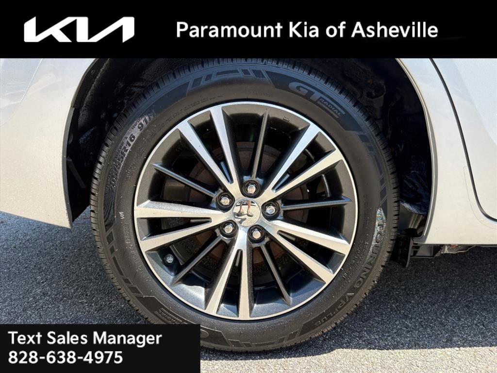 Used 2018 Toyota Corolla LE FWD image 30