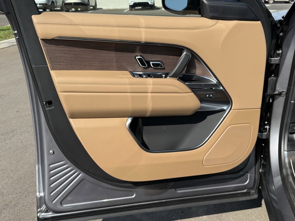 New 2025 Land Rover Range Rover SE image 15