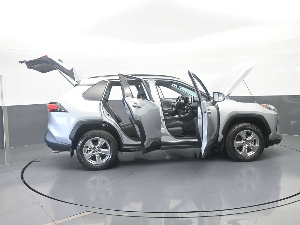 Used 2025 Toyota RAV4 XLE AWD/4WD image 68