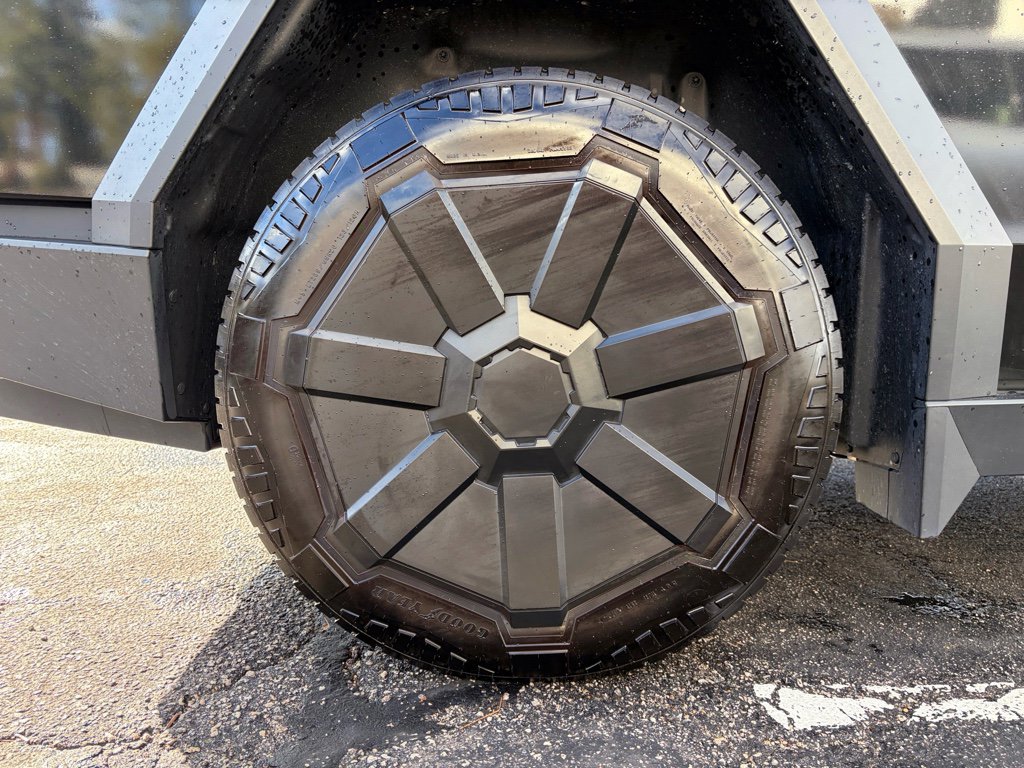 Used 2024 Tesla Cybertruck Cyberbeast image 36