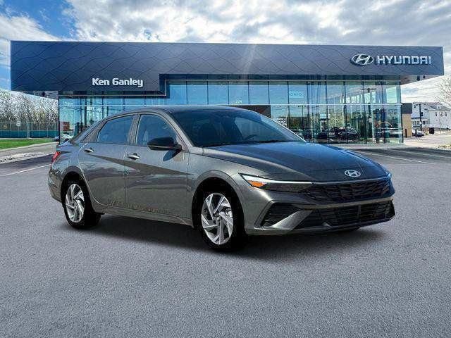 New 2025 Hyundai Elantra SEL FWD image 11