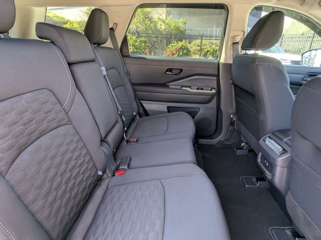 Used 2024 Nissan Pathfinder SV image 17