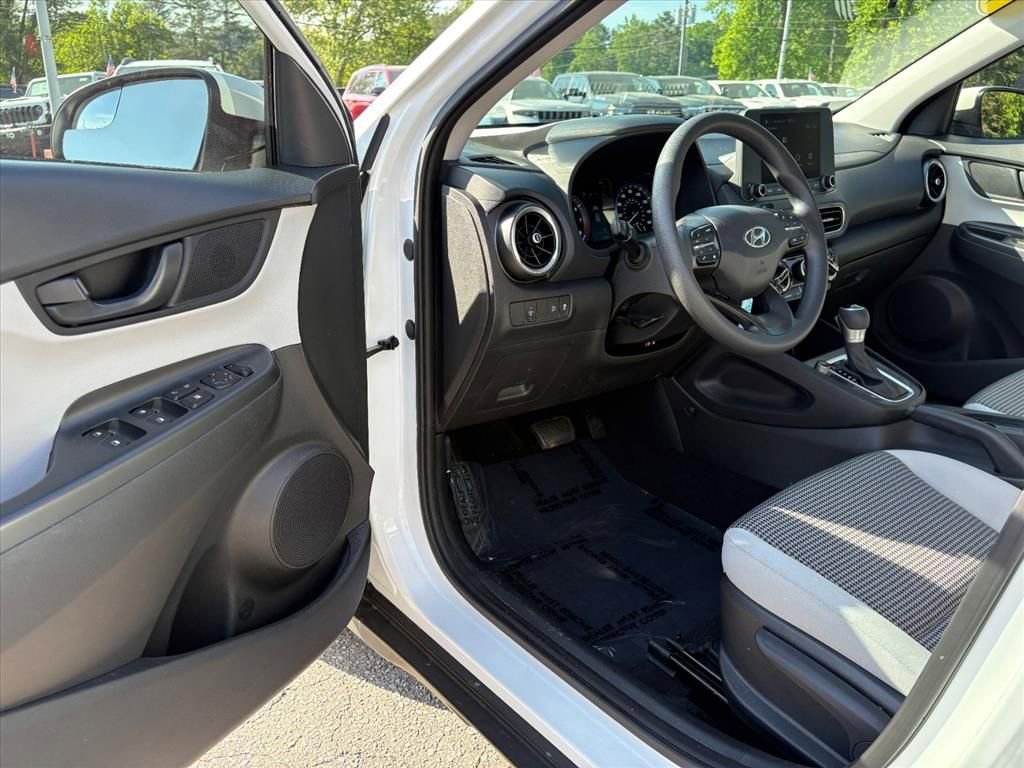 Used 2022 Hyundai Kona SE FWD image 12