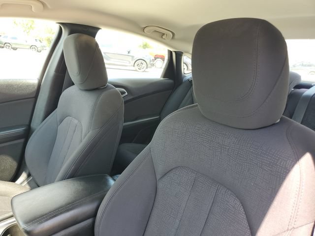 Used 2015 Chrysler 200 Limited w/ Convenience Group FWD image 17