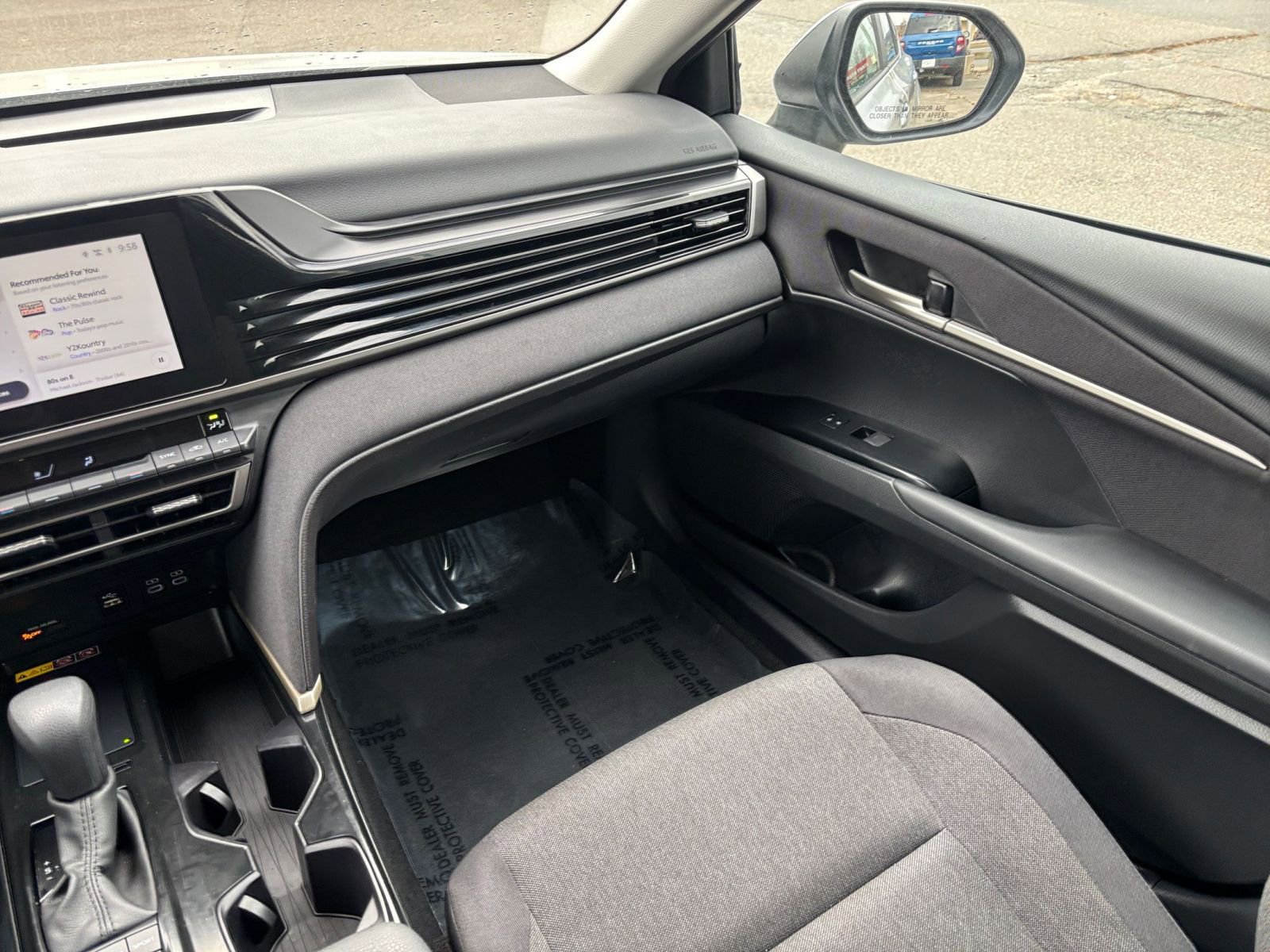 Used 2025 Toyota Camry LE image 31