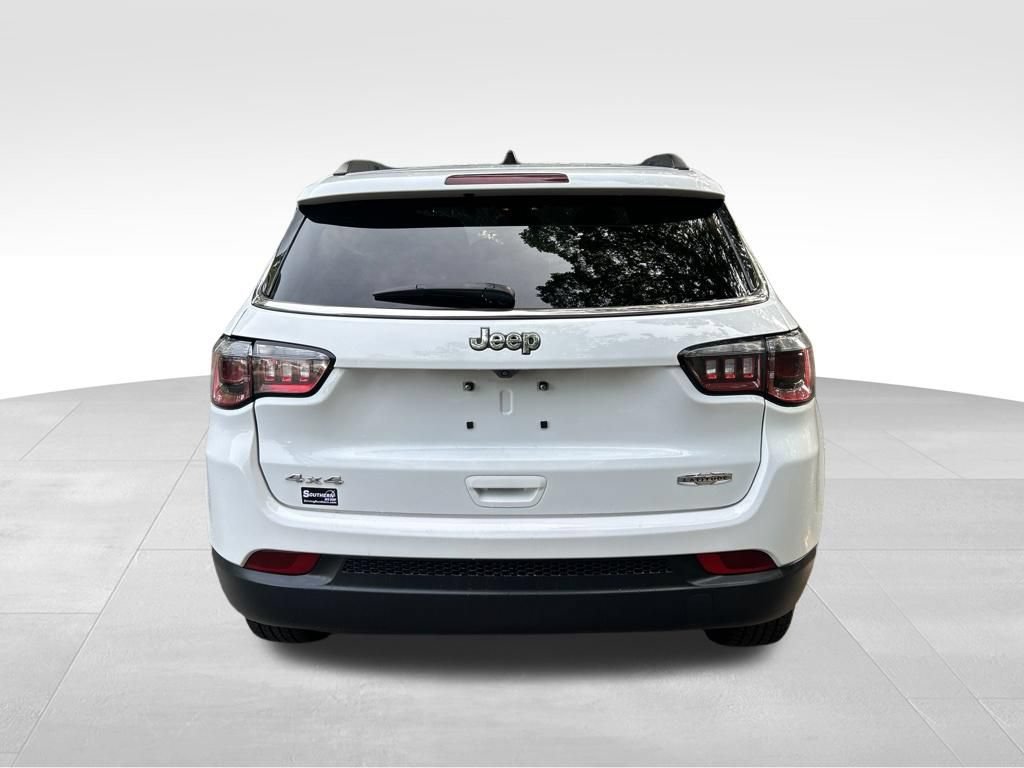 Used 2024 Jeep Compass Latitude AWD/4WD image 4