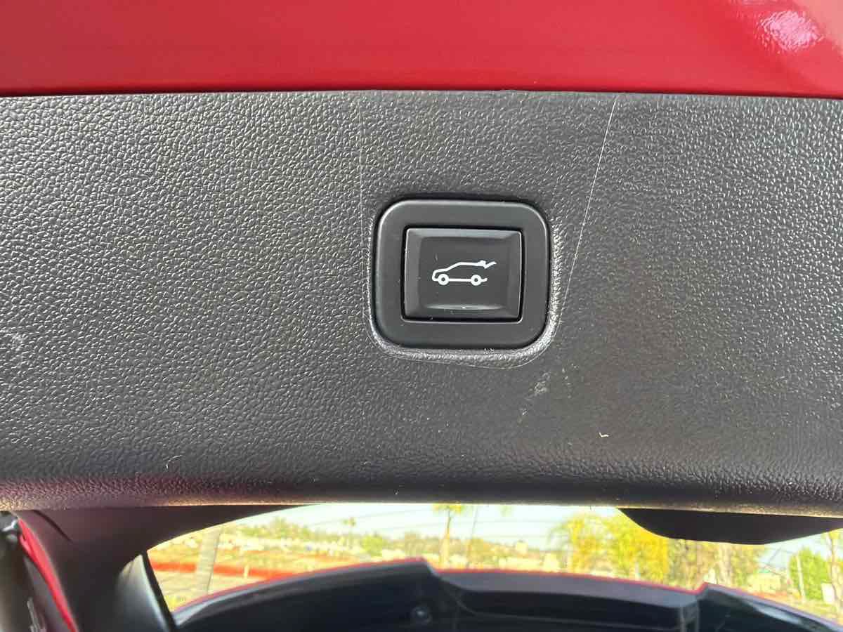 Used 2020 Chevrolet Blazer LT FWD image 27