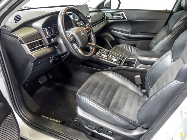 Used 2022 Mitsubishi Outlander SE image 13