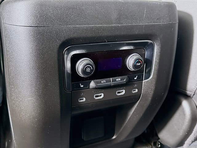 Used 2024 Chevrolet Suburban High Country w/ Advanced Technology Package image 31