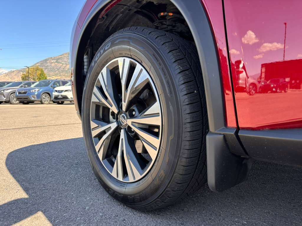 Used 2021 Nissan Rogue SV w/ Premium Package image 30