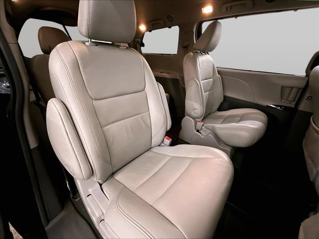 Used 2018 Toyota Sienna XLE w/ XLE Navigation Package AWD/4WD image 27