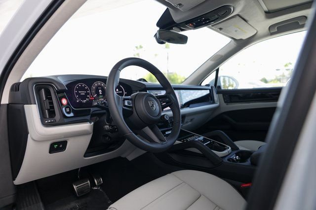 New 2025 Porsche Cayenne Turbo image 4