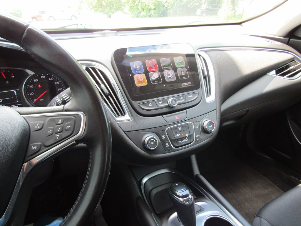 Used 2018 Chevrolet Malibu LT FWD image 22